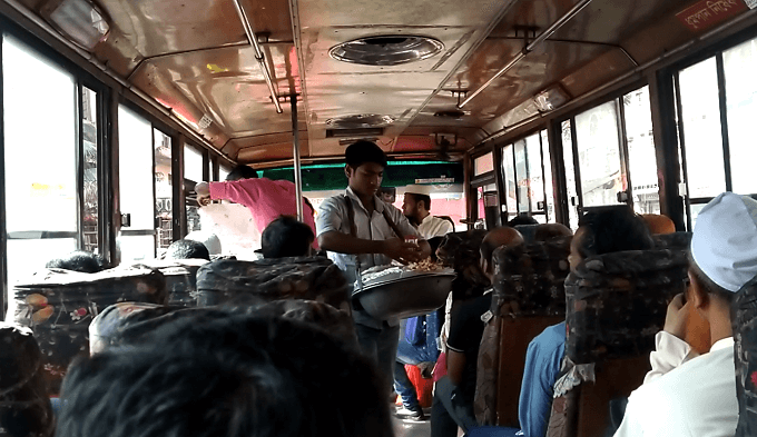 バングラデシュのバス